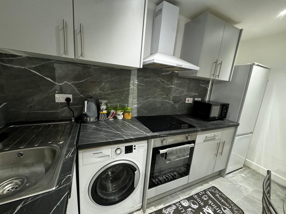 42 Guthridge Crescent Apartment in Leicester