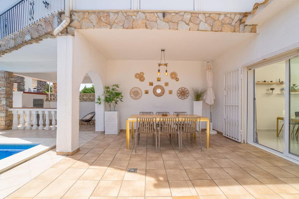 Beautiful villa with swimming pool House in Alt Empordà