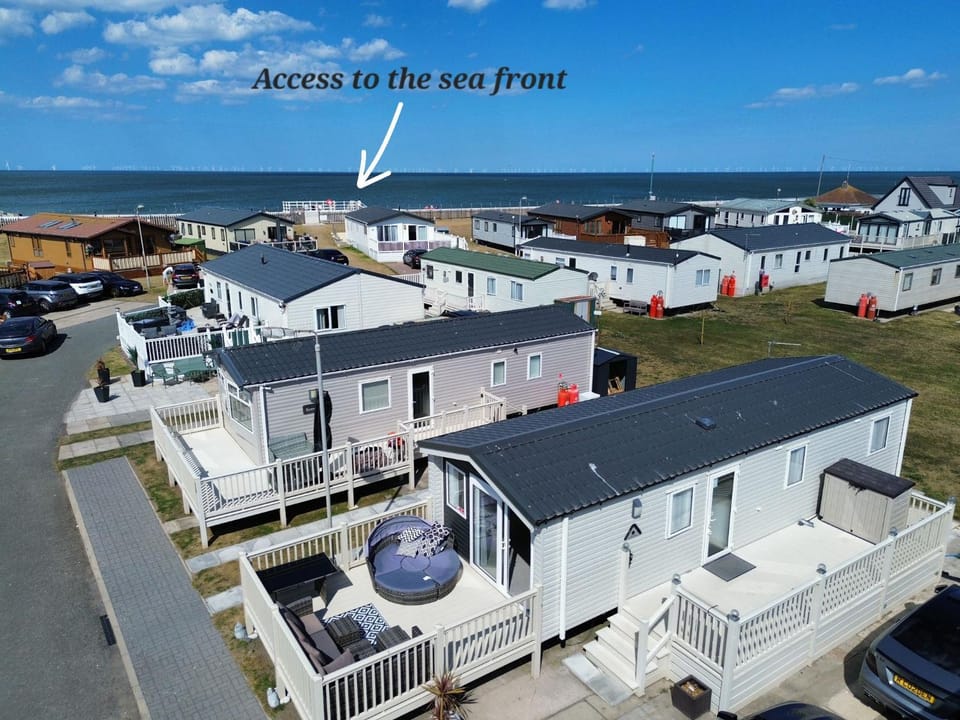 R&A Static Caravan Holidays, Towyn, North Wales Campground/ 
RV Resort in Wales