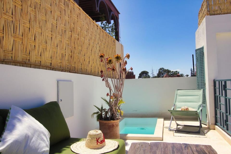 Patio, View (from property/room), Balcony/Terrace, Seating area, Swimming pool, sunbed