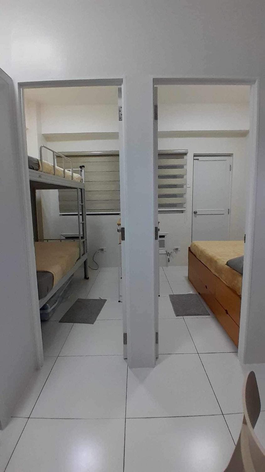 Bedroom, bunk bed
