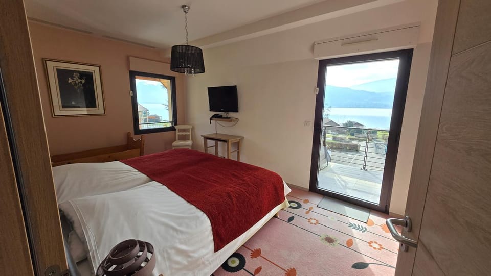 Le Comptoir de Sebastien - La Plage et Le Port - 2 duplex - 100m de la plage de Talloires Apartment in Talloires