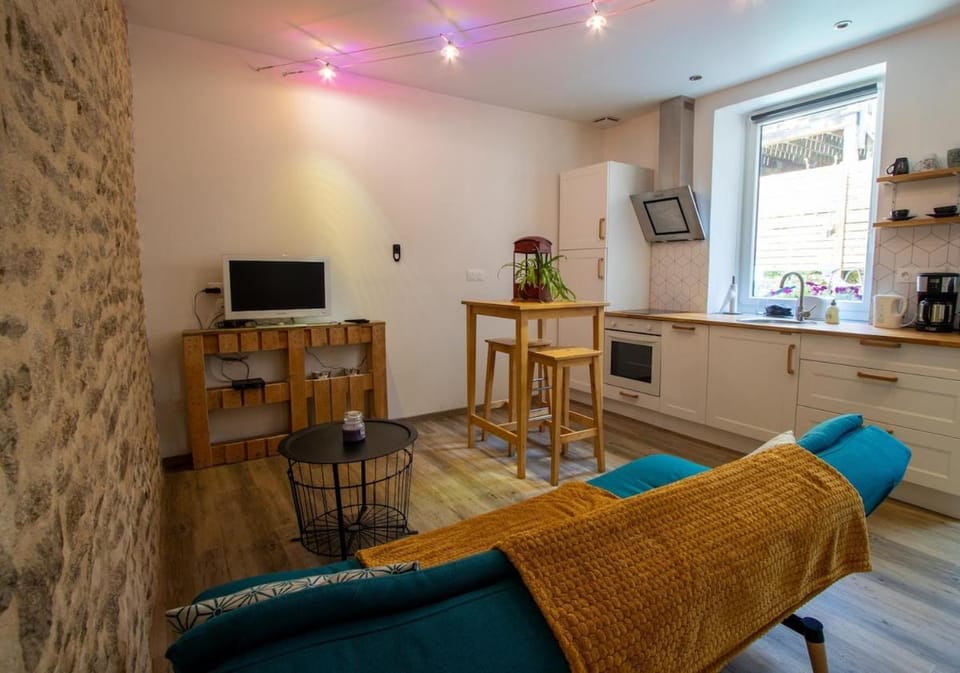 Seating area, kitchen