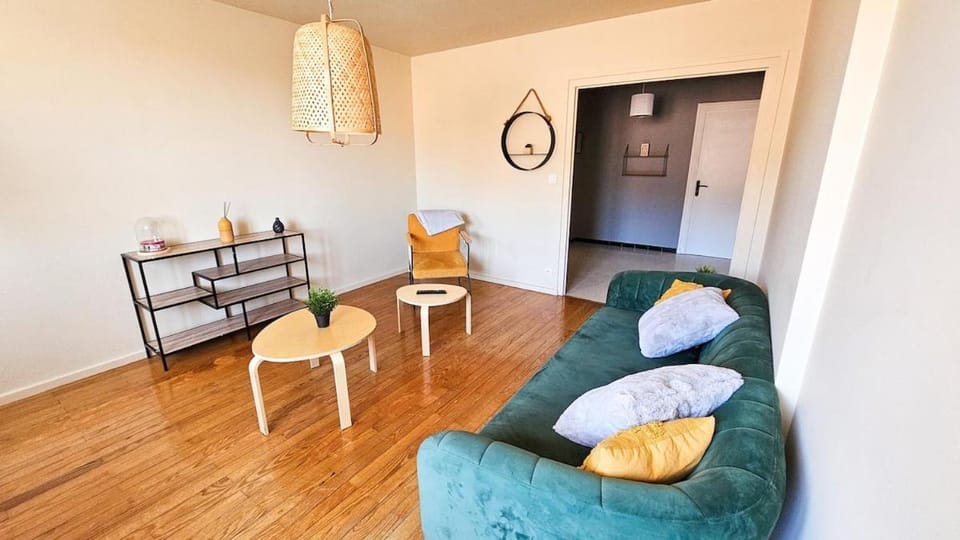 La Comète 4 Bedroom WiFi TV Apartment in Saint-Étienne