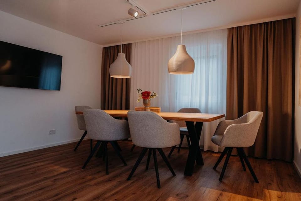 TV and multimedia, Living room, Dining area