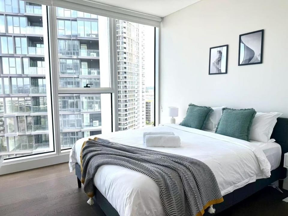 Olympic Park Gem 2 bedroom condo -Pool Gym Parking 17 Apartment in Lidcombe