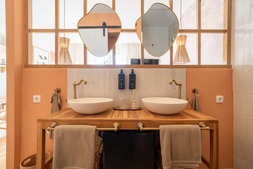 Bathroom, minibar