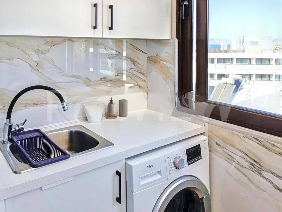 Kitchen or kitchenette, washing machine