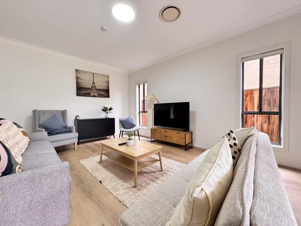 Communal lounge/ TV room, TV and multimedia, Living room, Seating area