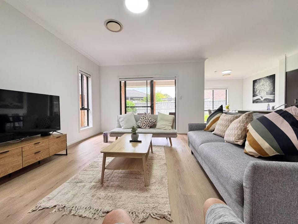 Communal lounge/ TV room, TV and multimedia, Living room, Seating area, Evening entertainment
