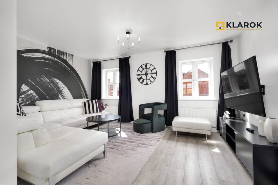 Communal lounge/ TV room, TV and multimedia, Living room, Photo of the whole room, Seating area, Evening entertainment
