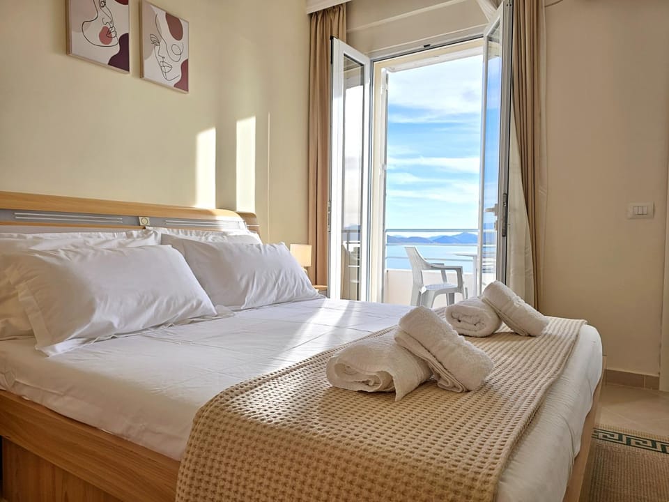 Bed, Bedroom, Sea view, towels