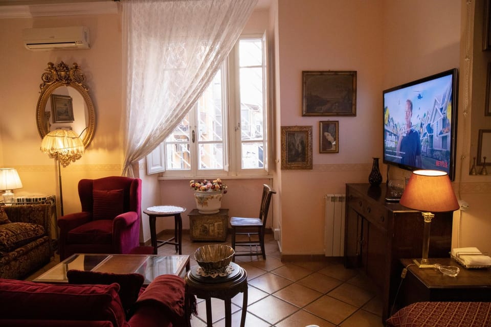 Communal lounge/ TV room, TV and multimedia, Living room, Seating area, Dining area, Evening entertainment, air conditioner