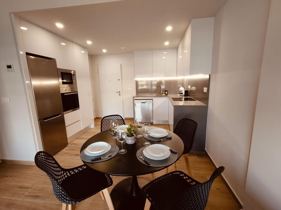 Kitchen or kitchenette, Dining area, dishwasher, oven, pet friendly, stove, toaster