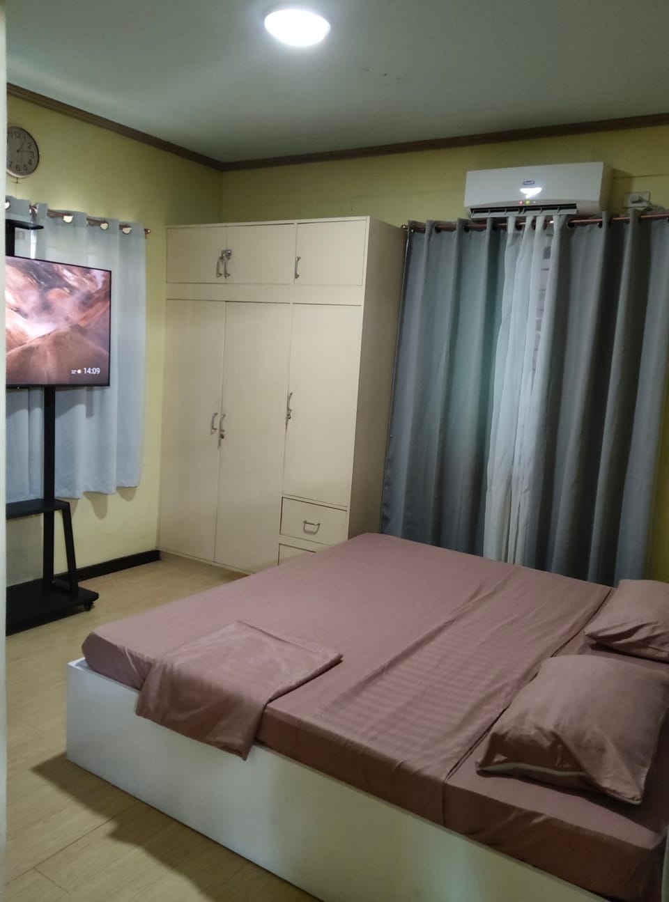 San Fernando Capitol Home Stay Letecia's Room Vacation rental in Calabarzon