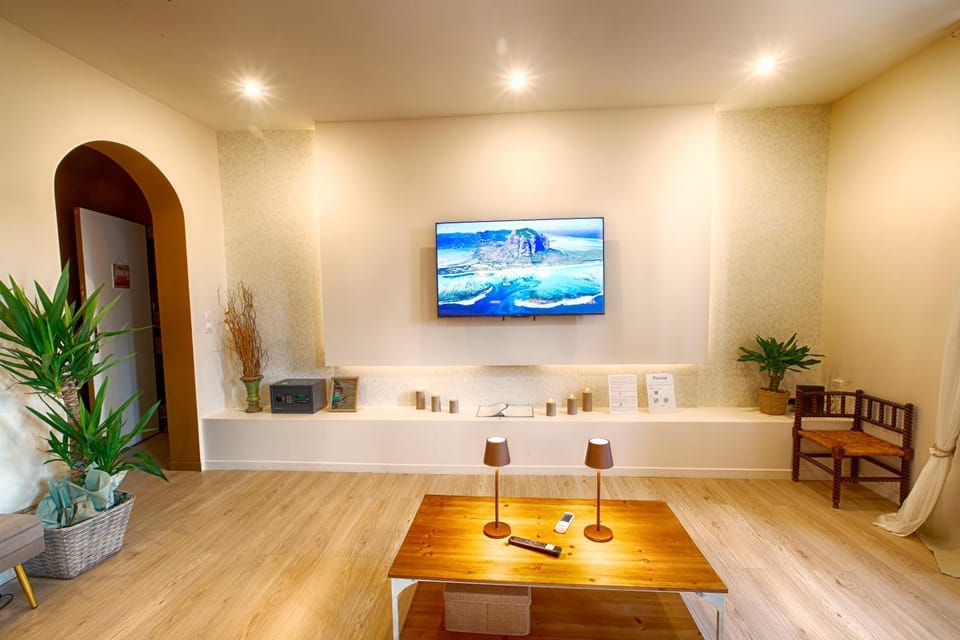 Communal lounge/ TV room, TV and multimedia, Living room