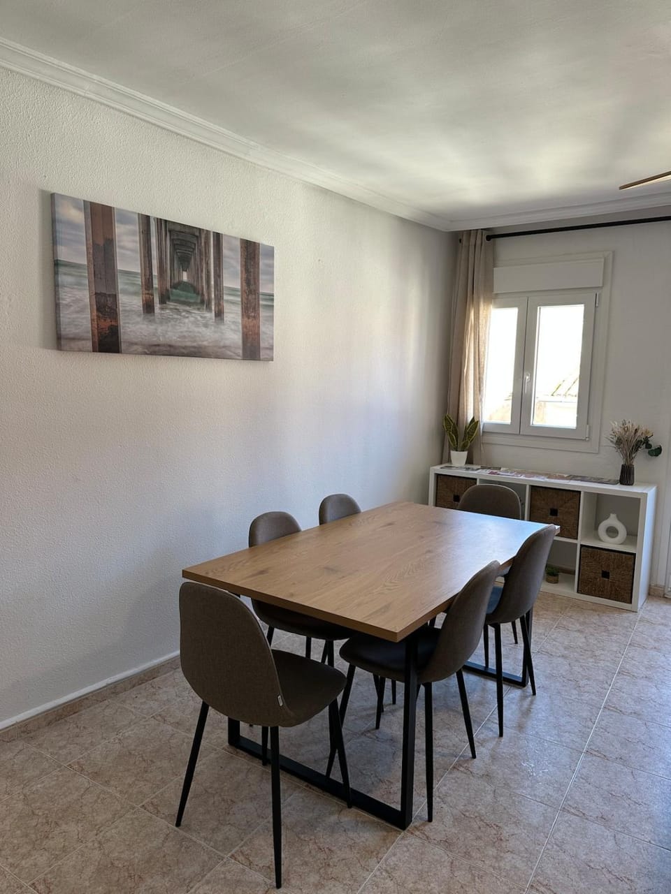 Seating area, Dining area