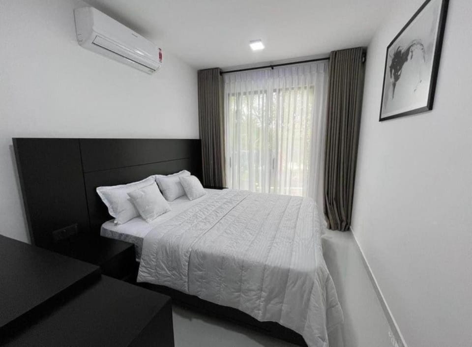 Bed, Bedroom, air conditioner