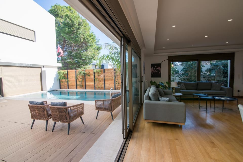 Seating area, Pool view