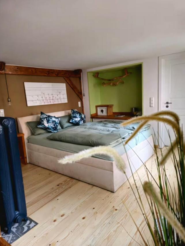 Bed, Photo of the whole room, Bedroom