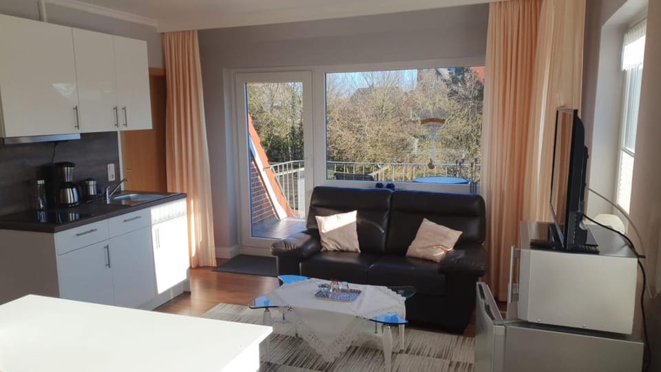 Photo of the whole room, Seating area