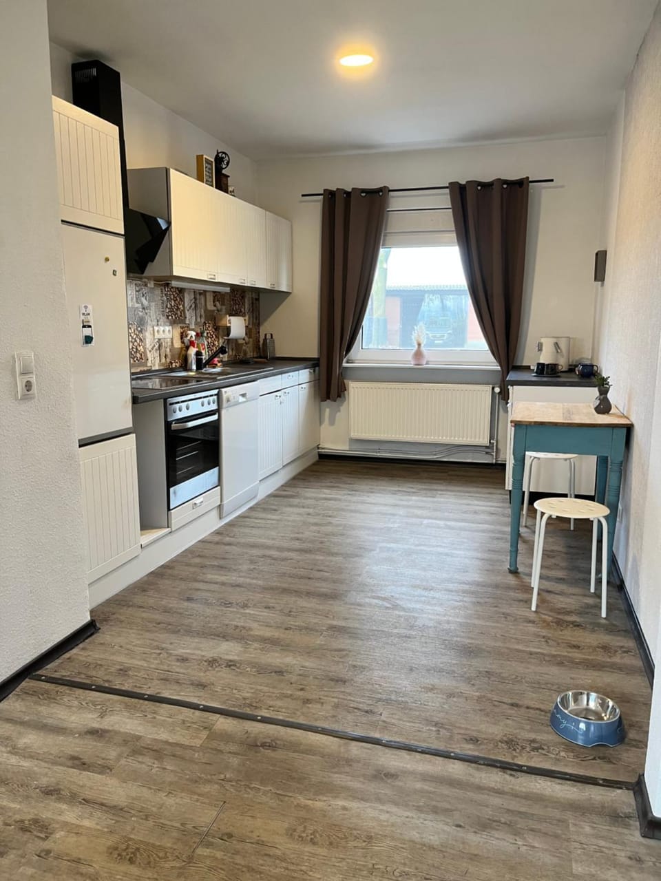 Kitchen or kitchenette, Dining area, dishwasher, oven, pet friendly, stove