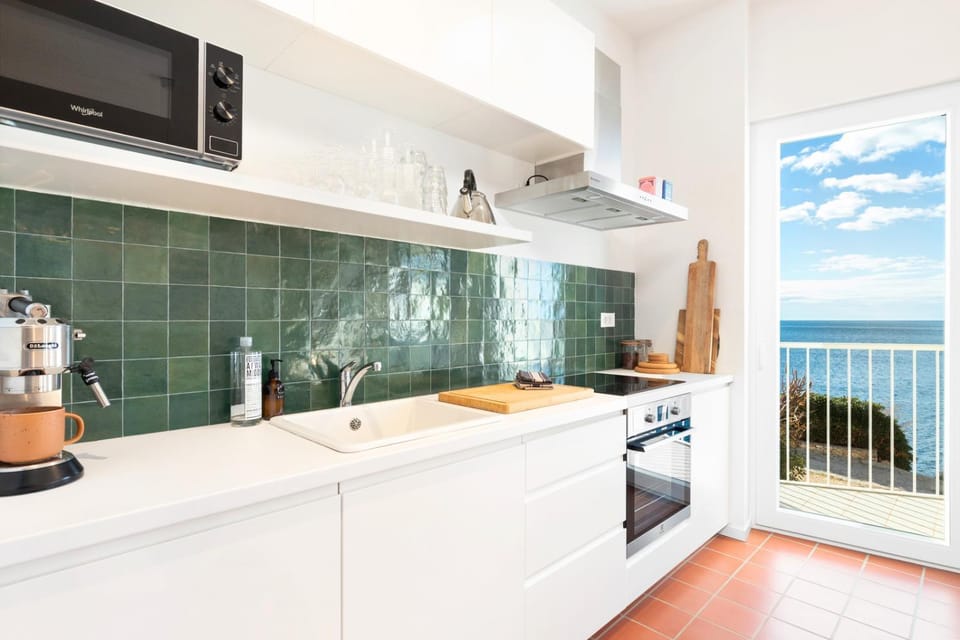 Kitchen or kitchenette, Sea view, stove