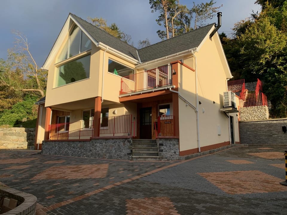 Property building, Day