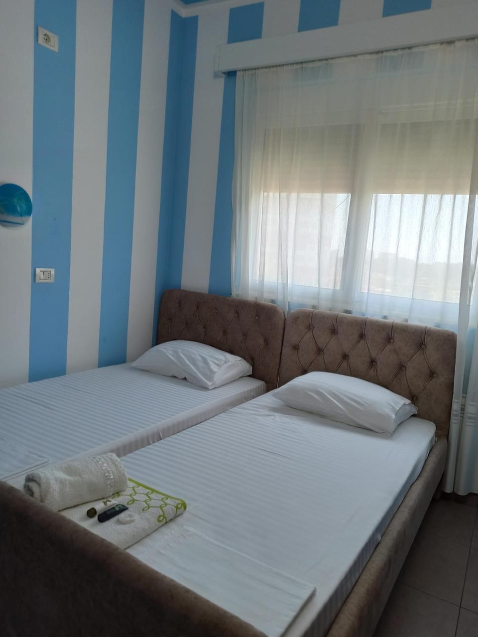 Bed, Photo of the whole room, Bedroom, towels
