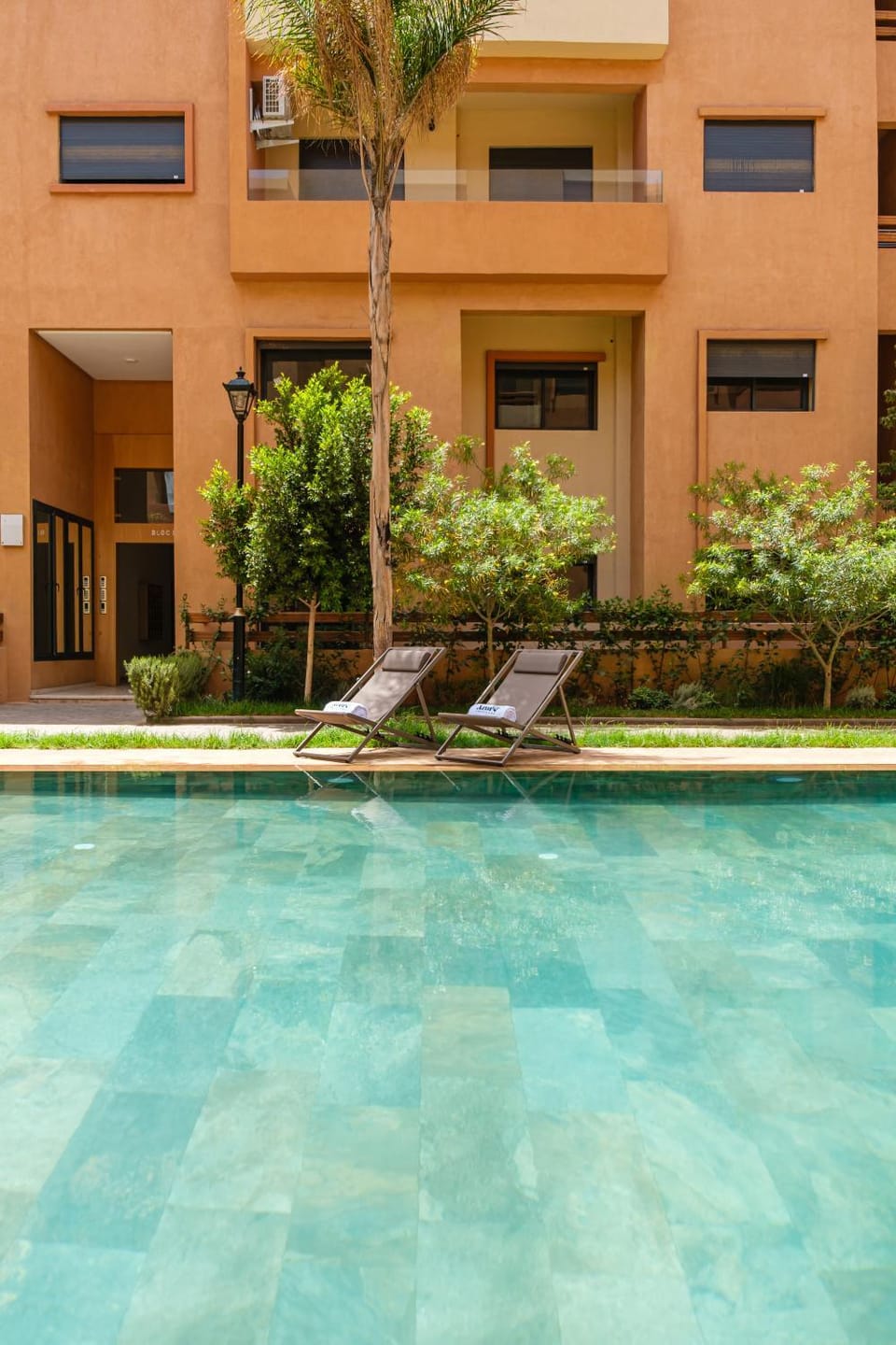 Property building, Day, Garden, Garden view, Pool view, Swimming pool, sunbed