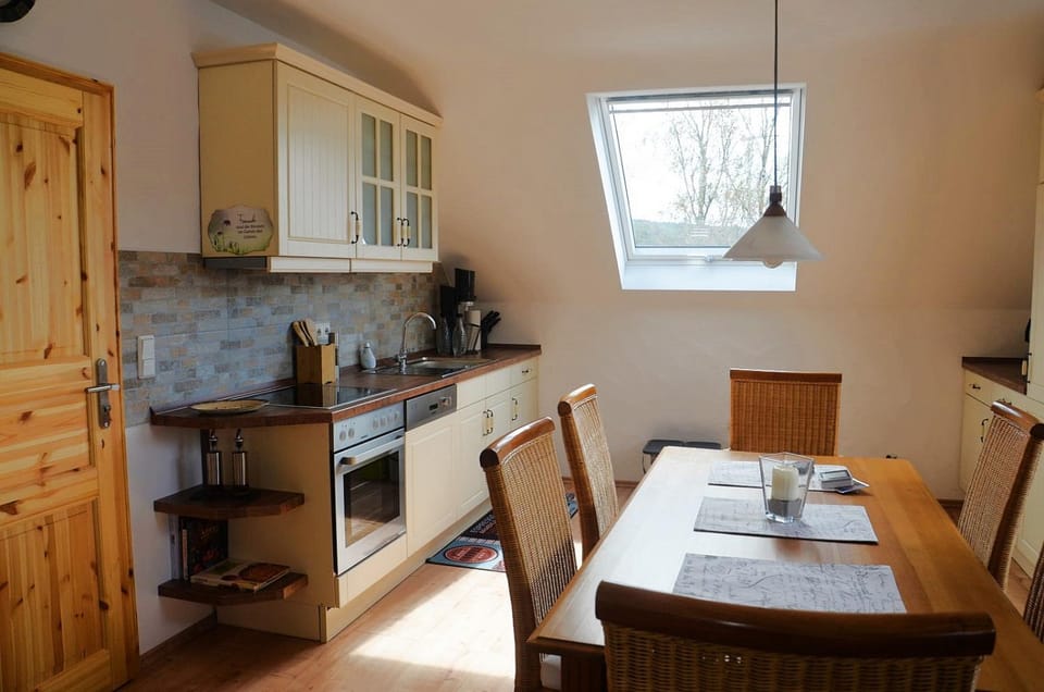 Kitchen or kitchenette, Dining area, pet friendly, stove