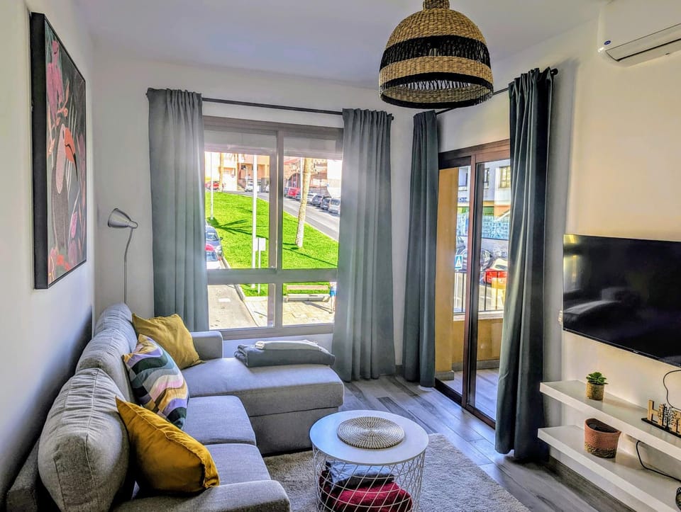TV and multimedia, Living room, Photo of the whole room, Seating area, air conditioner