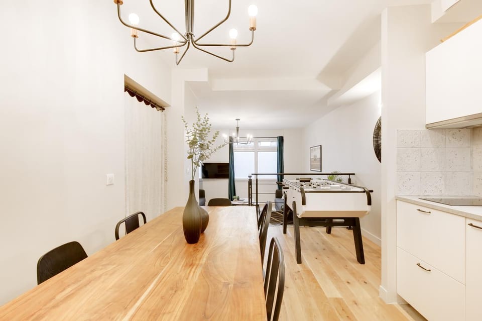 Kitchen or kitchenette, Dining area, stove