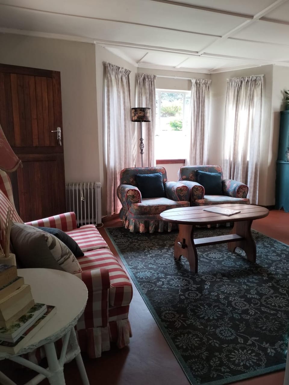 Communal lounge/ TV room, Living room, Seating area