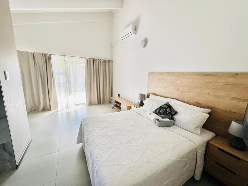 Bed, Photo of the whole room, Bedroom, air conditioner