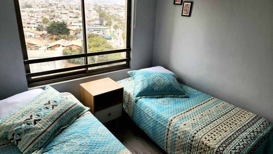 Depto equipado para 5 personas aceptamos mascota con hermosa vista y buena ubicacion cercano a supermercado playa locales de comida Apartment in Coquimbo