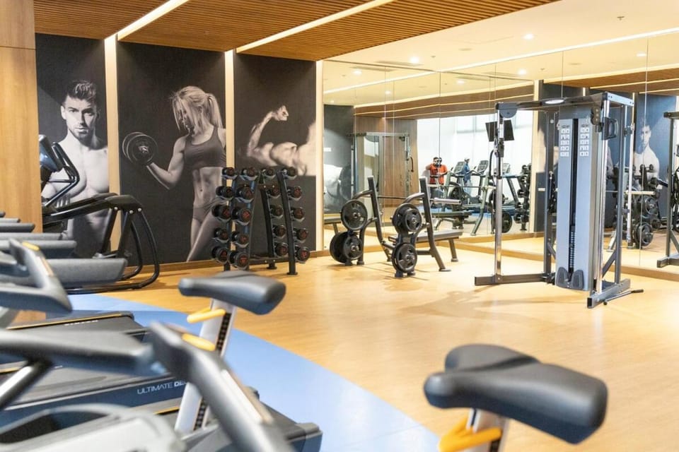 LUXX Suites McKinley with fast WIFI in BGC Apartment in Makati