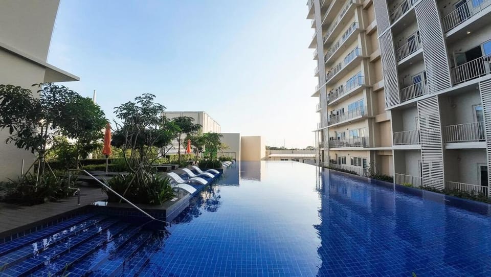 LUXX Suites McKinley with fast WIFI in BGC Apartment in Makati