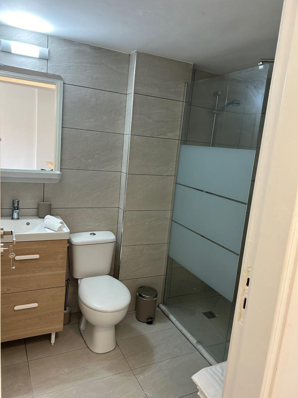 Shower, Toilet