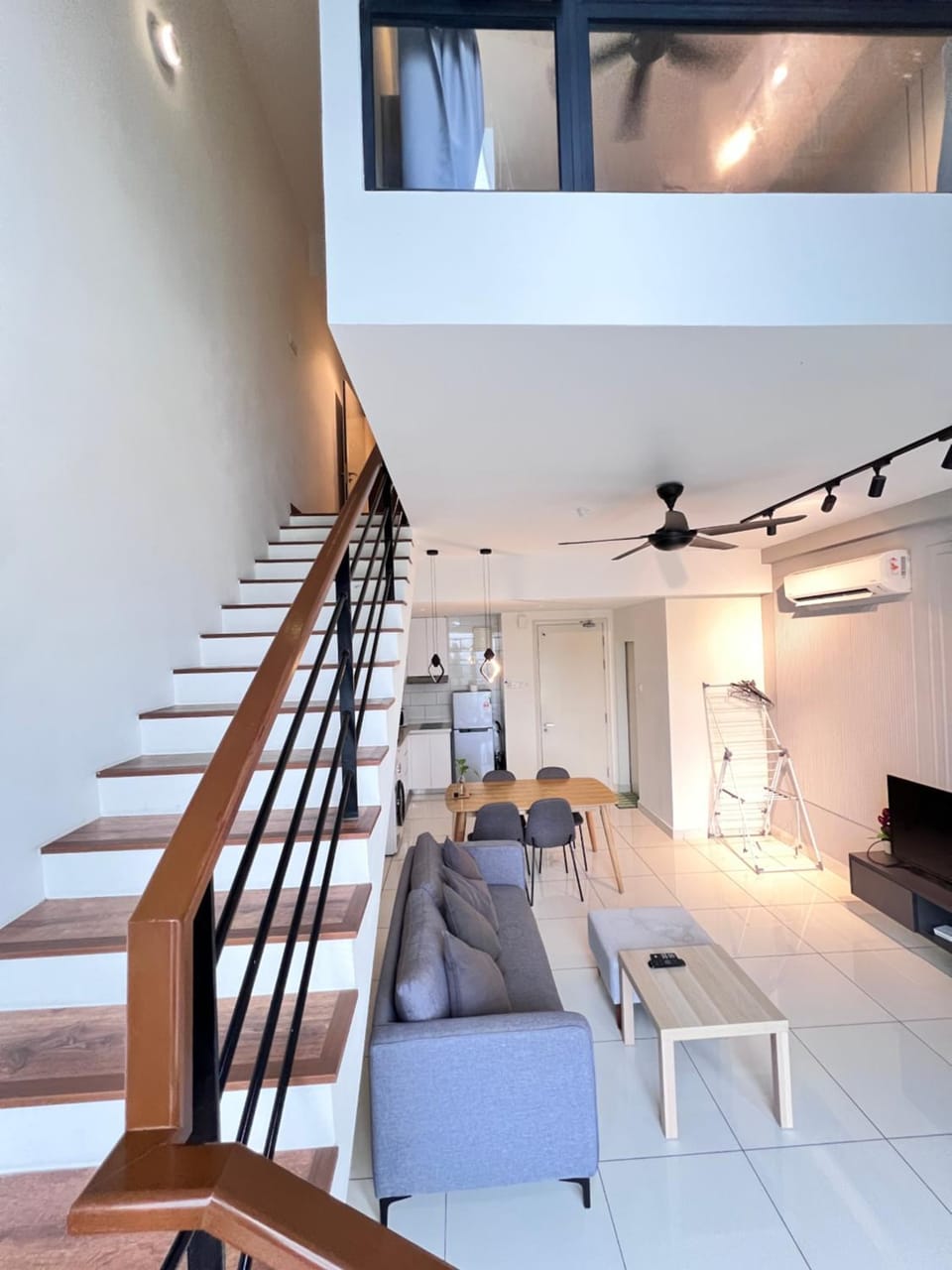 Living room, Seating area, air conditioner