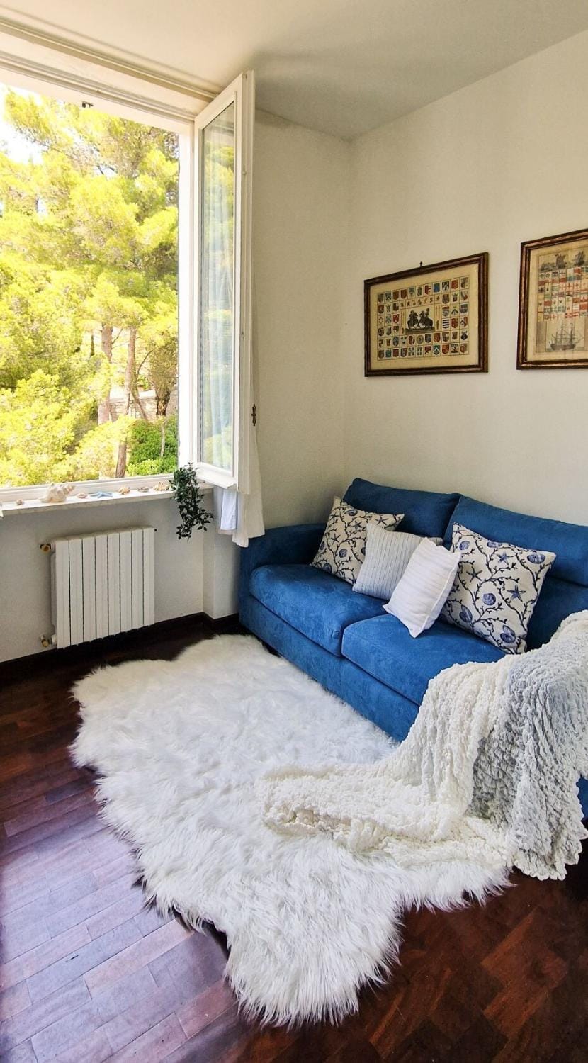 Bed, Living room, Photo of the whole room, Seating area, Bedroom