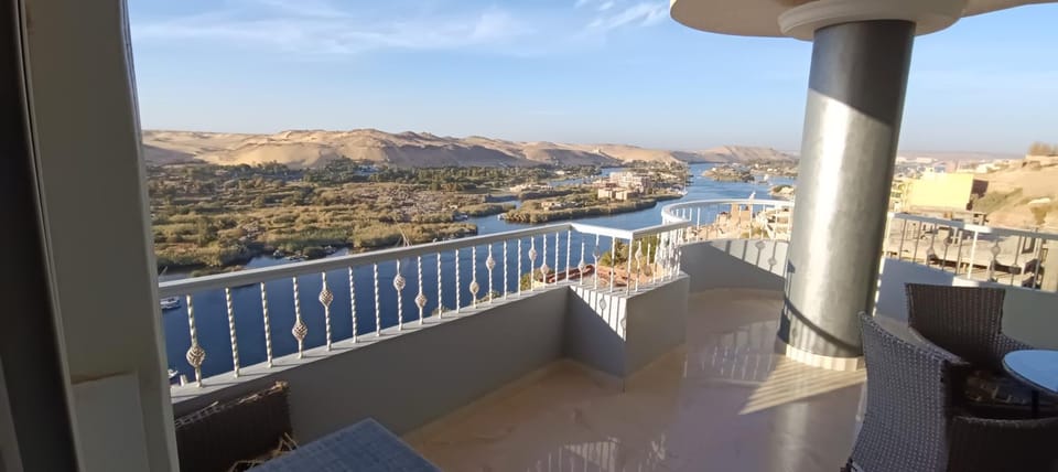 Natural landscape, Balcony/Terrace, Seating area, Mountain view, River view