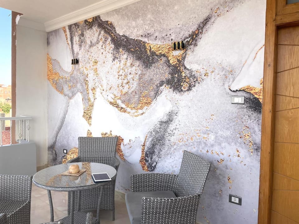 Coffee/tea facilities, Living room, Decorative detail, Seating area