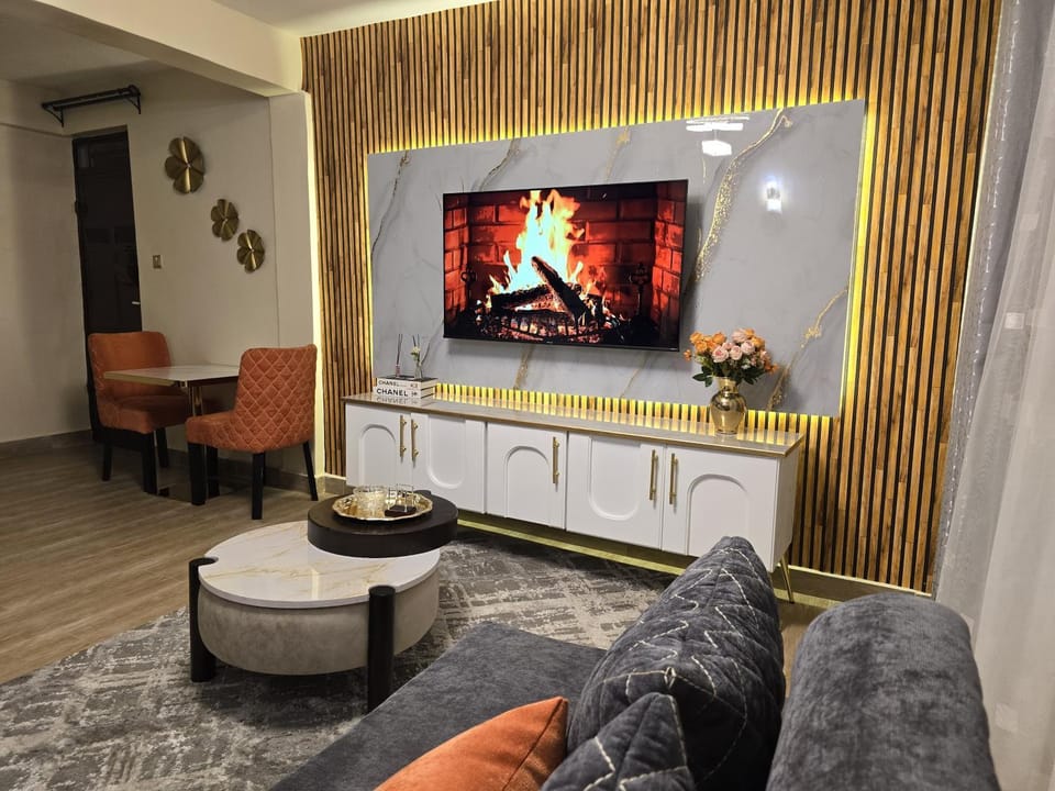 TV and multimedia, Living room, Evening entertainment