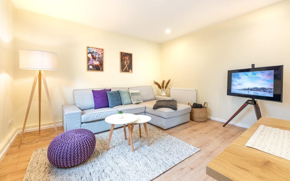 Communal lounge/ TV room, TV and multimedia, Seating area