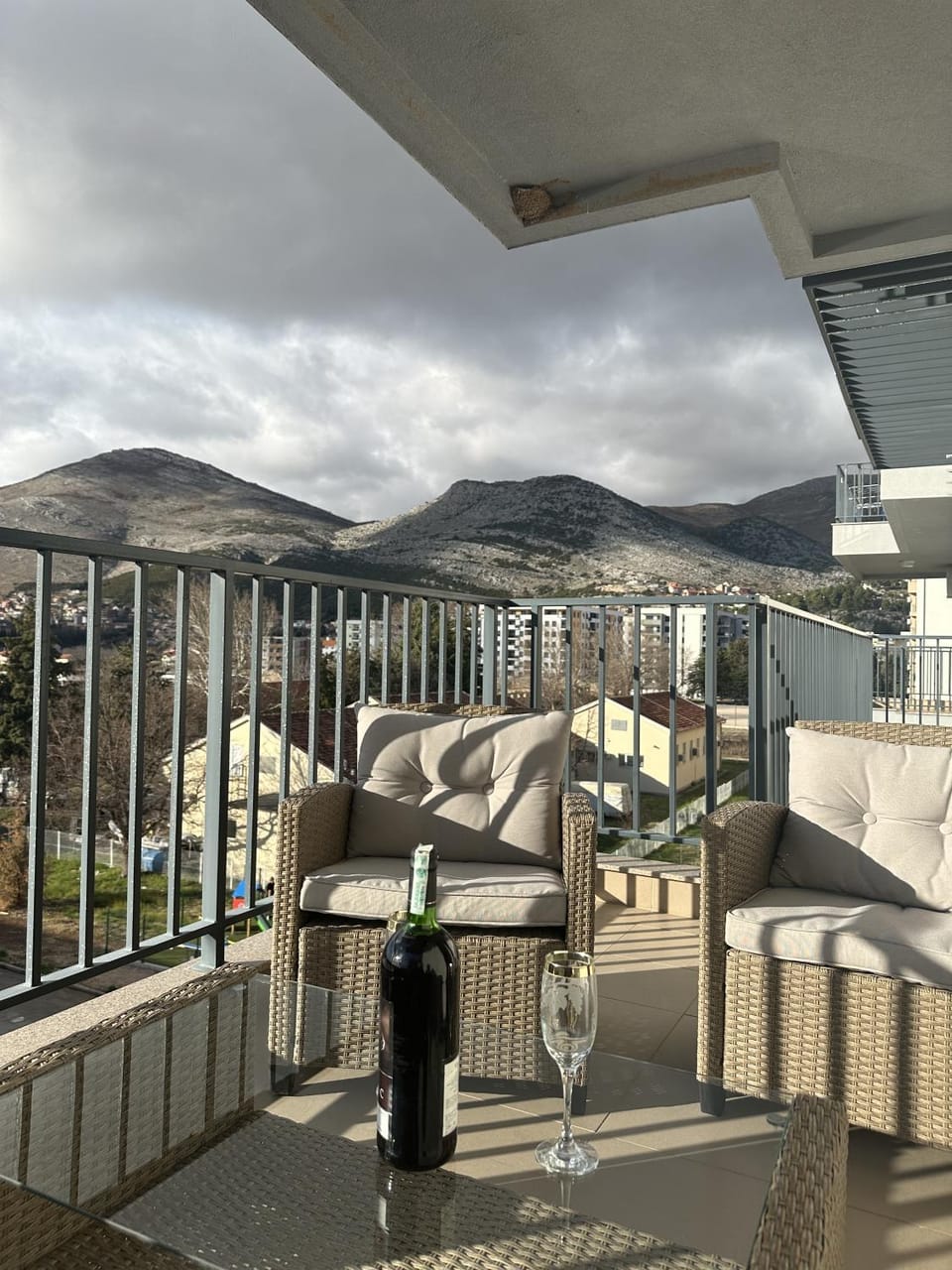 Day, Natural landscape, Balcony/Terrace, Seating area, Mountain view
