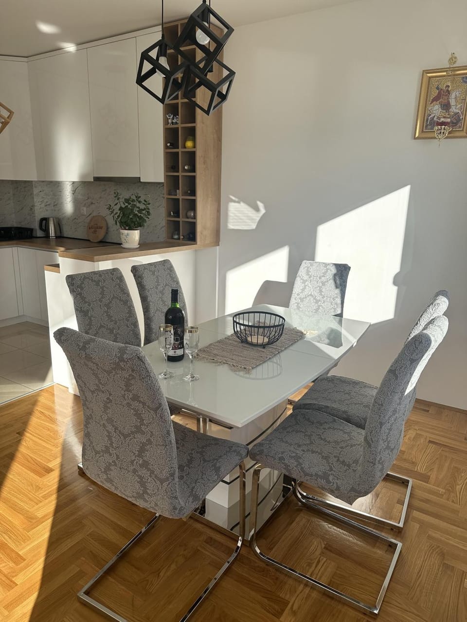 Seating area, Dining area
