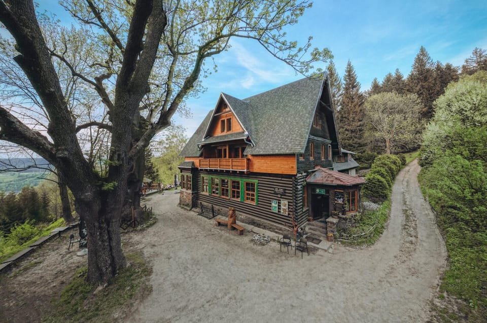 Schronisko PTTK Pod Muflonem Hostel in Lower Silesian Voivodeship