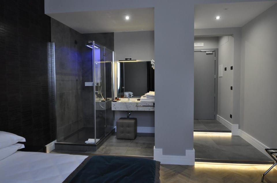 Bathroom, Photo of the whole room, Bedroom