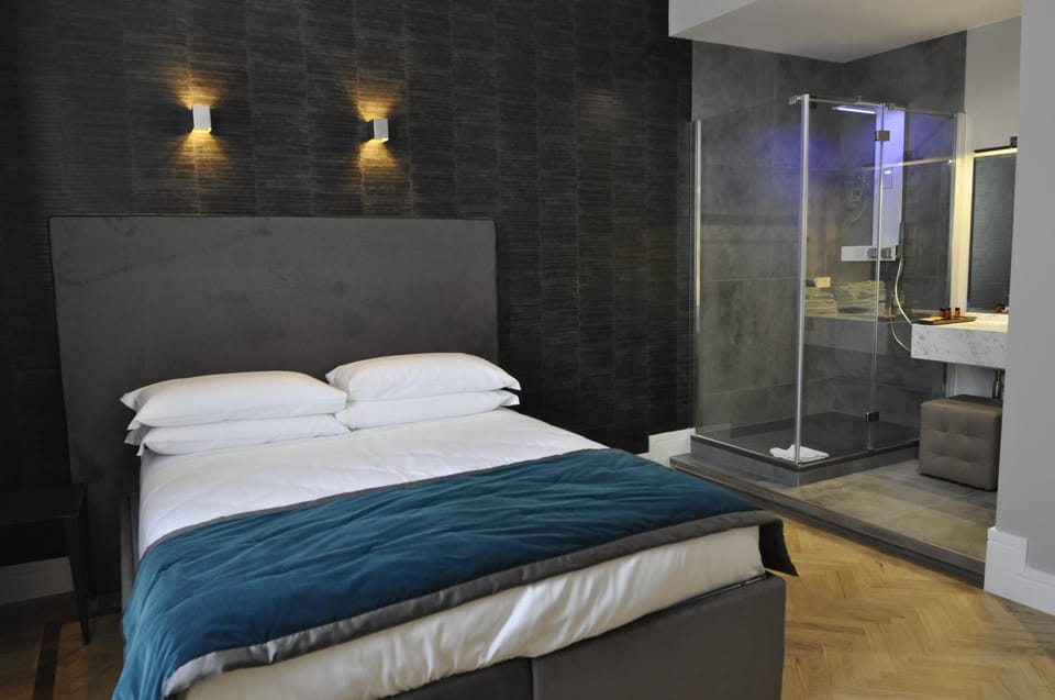 Bathroom, Photo of the whole room, Bedroom
